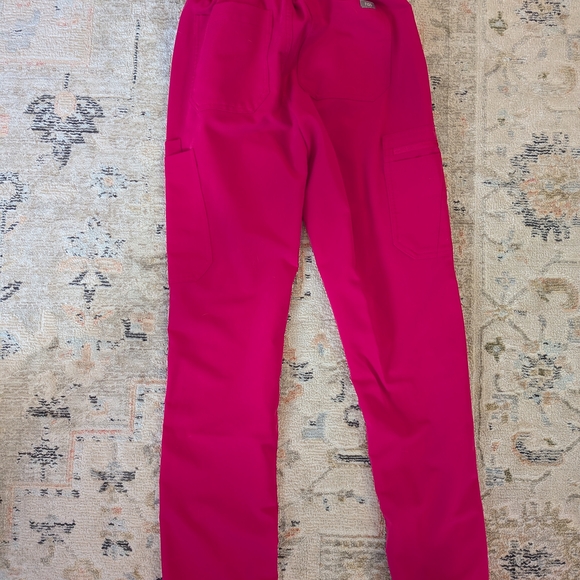 Figs Raspberry Scrub Set Xs - Picture 6 of 6